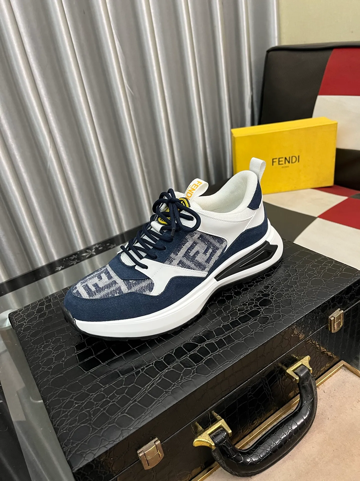 Men's shoes 💰458⌚️⌚️FENDI "FENDI" Regular size: 38-44 (casual shoes) Product materials: Selected cowhide upper, soft sheepskin lining; original outsole. 6️⃣colors available